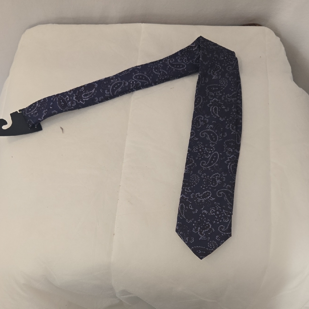 Paisley Patterned Navy Tie